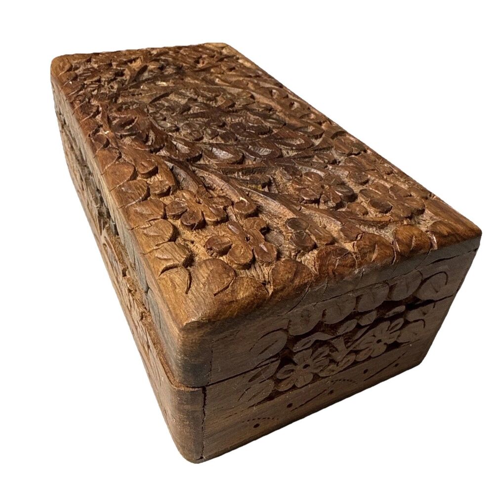 VTG Small Carved Wooden Trinket Jewelry Keepsakes Decorative Box Leaf Detail